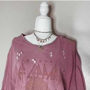 UO Def Leppard graphic tee